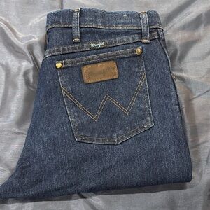 Wrangler Bootcut! Preimum Performance with Gold Details.